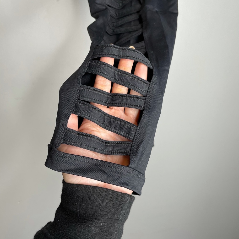 FOREVER 21 CUT OUT BLACK LEGGINGS